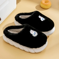 Кролик, черные тапочки