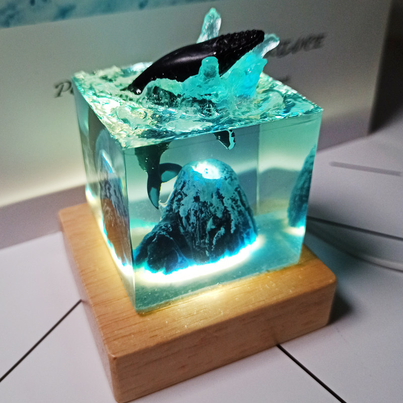 Creative Computer Usb Bedside Small Nightlight Venesis Resin Handmade Products Gift Mountain Sea Whale Marine Couple Pendulum