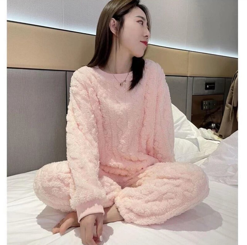 2025 Autumn and Winter Internet-Famous Pink Coral Fleece Pajama Set for Women, Stylish and Age-Reducing Flannel Homewear Two-Piece Set
