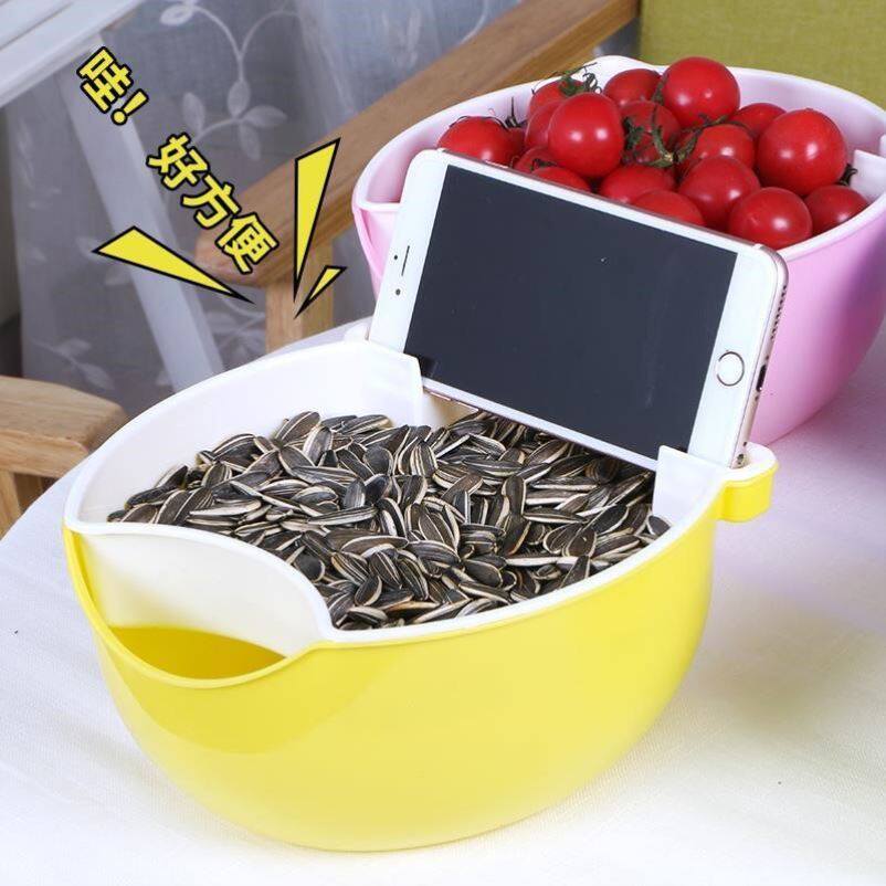 Lazy people chase drama to eat melon seeds dried fruit plate with mobile phone rack double melon seeds plate to eat desktop garbage can home