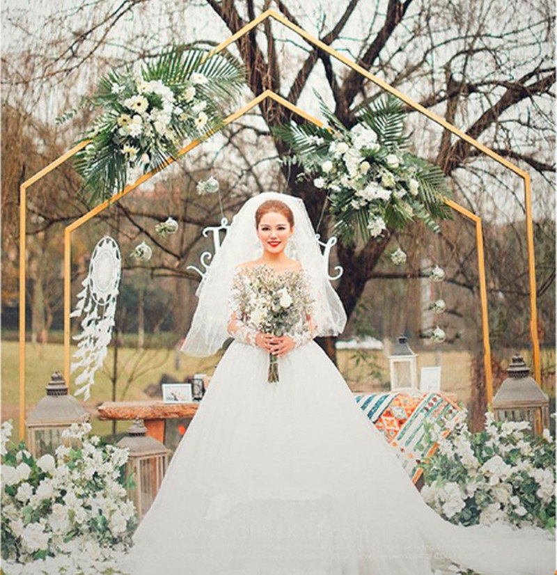 New wedding props wrought iron geometric arch shelf Mori outdoor wedding stage background layout decorative flower door