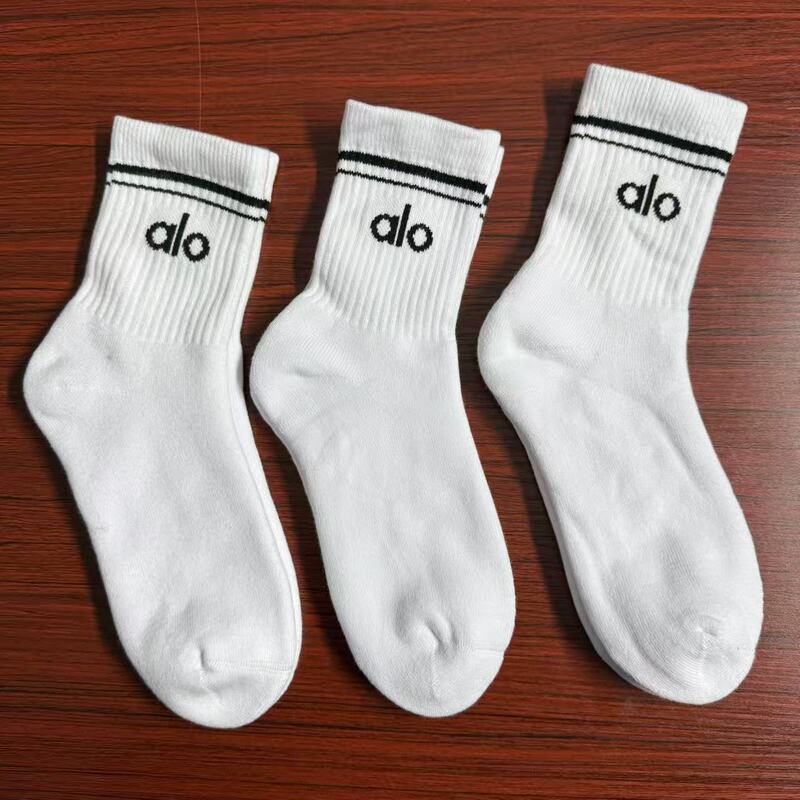 Alo Yoga Sports Socks for Men and Women, Mid-High Tube Yoga and Pilates White Sports Socks with Thick Towel Bottoms