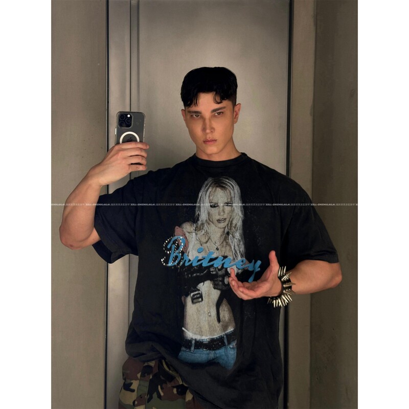 "Ambassador Collaboration" Vana Ilusion Britney Spears Pp Nicole Zijiang Portrait Graphic Short Sleeve T-Shirt Trendy "Ambassador Collaboration" Vana Ilusion Britney Spears Pp Nicole Zijiang Portrait Graphic Short Sleeve T-Shirt Trendy