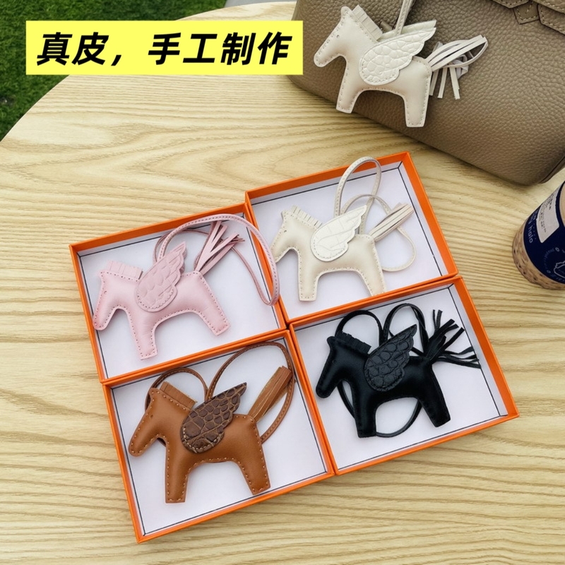 Suitable for Hermès Little Pegasus Bag Charms, Small Carriage Car Hanging Ornaments, Immediate Wealth, Year of the Horse Auspicious Genuine Leather