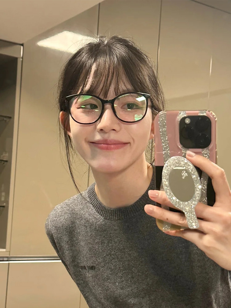 Korean Style Black-Framed Glasses for Women, Trendy and Natural-Looking, Suitable for Square and Round Faces, Makes the Face Look Smaller, Can Be Fitted with Prescription Lenses