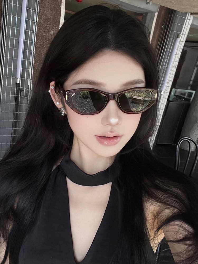 2025 New Retro Cat-Eye Sunglasses for Women, High-End Trendy Hot Girl Vacation Polarized Sunglasses, Round Face Slimming