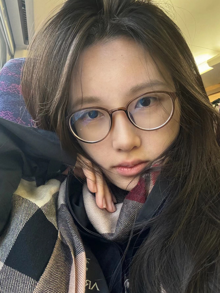 Ultra-Light Tr90 Oval Cold Brown Eyeglass Frames for Women with Small Faces, Anti-Blue Light, Natural Look, Suitable for Prescription Lenses