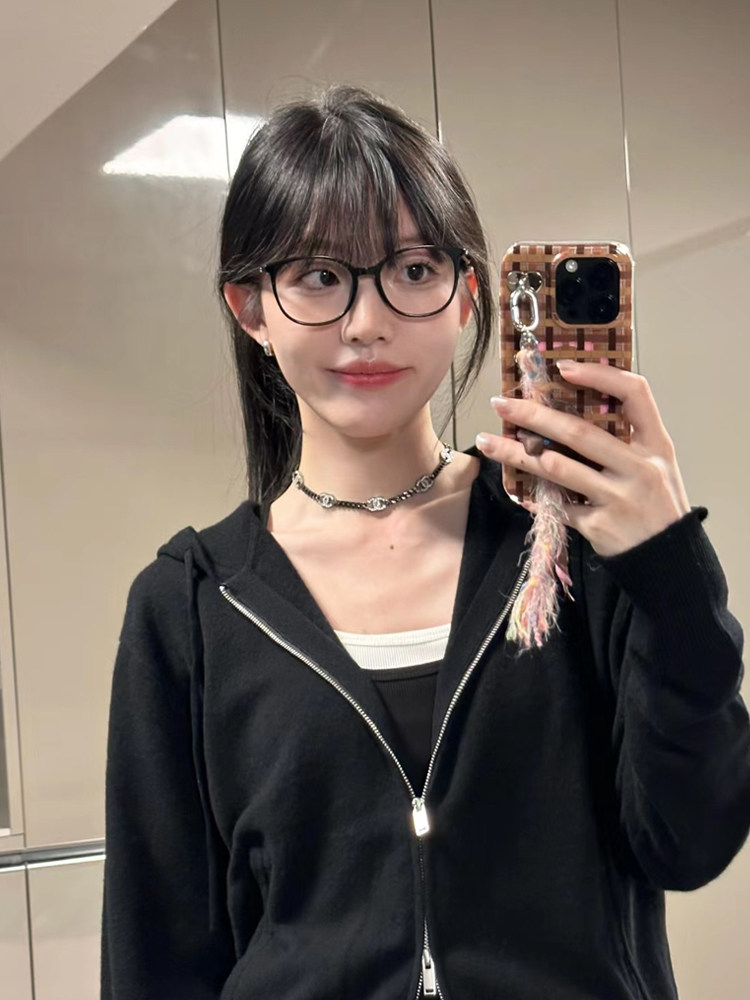 Korean Style Black-Framed Glasses for Women, Trendy and Natural-Looking, Suitable for Square and Round Faces, Makes the Face Look Smaller, Can Be Fitted with Prescription Lenses