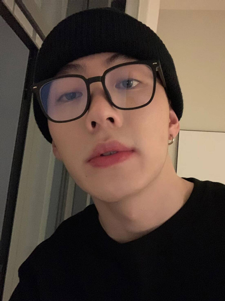 Black-Framed Glasses for Men, Suitable for Nearsightedness, Can Be Customized with Prescription, Make the Face Look Slimmer, Stylish and High-End, Blue Light Blocking, Square Frame Glasses for Men