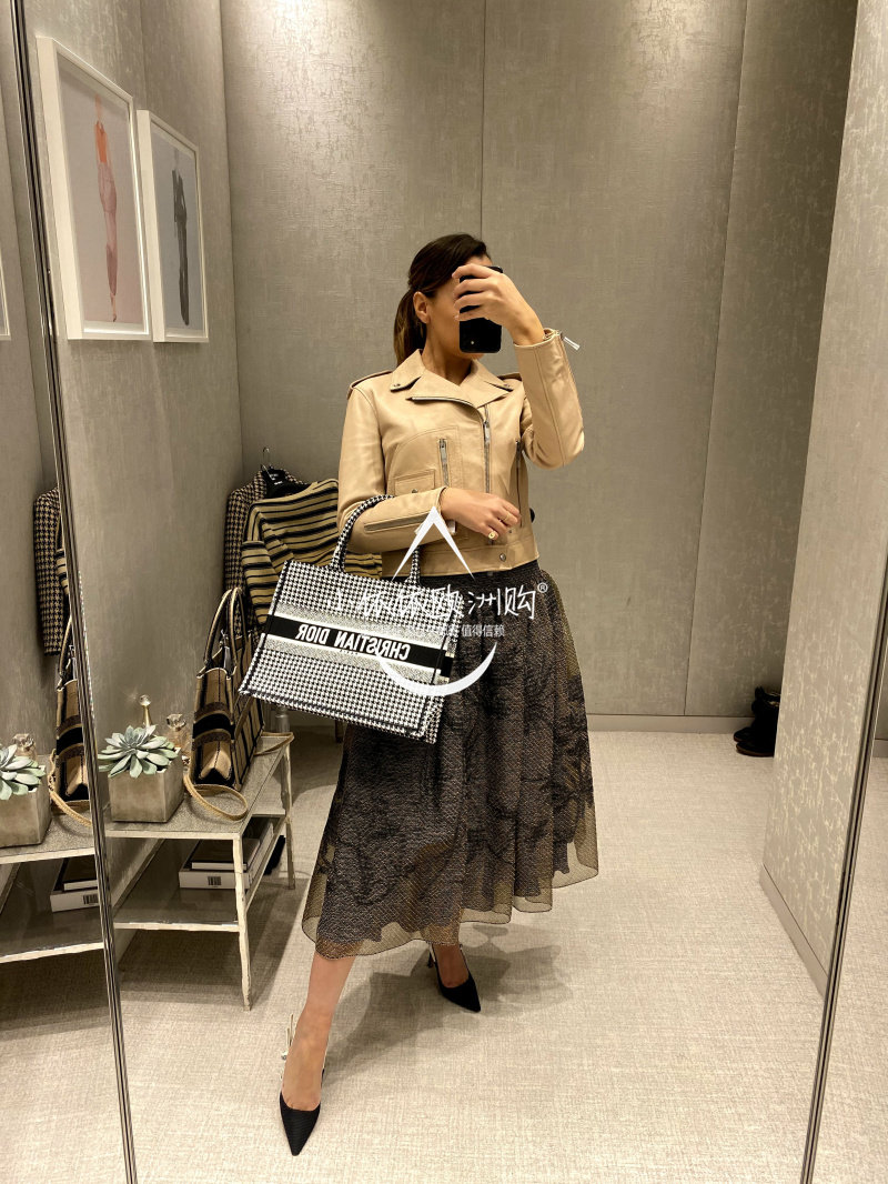 European Dior Dior women's handbag handbag small number TOTE M1296ZRPI_M081