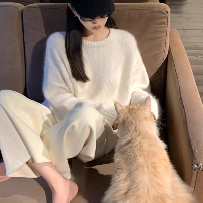 Korean Style Gentle and High-End White Loose Knit Sweater 2025 New Lazy Style Sweater for Women Autumn and Winter