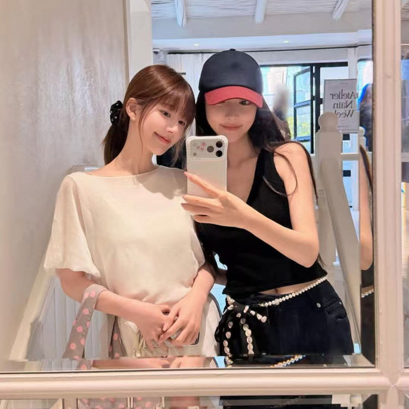 Zhao Lusi's Same Style Moonmoii Old Money Style Layered Elegant Relaxed Vest Knit Short-Sleeve Top Two-Piece Set Zhao Lusi's Same Style Moonmoii Old Money Style Layered Elegant Relaxed Vest Knit Short-Sleeve Top Two-Piece Set