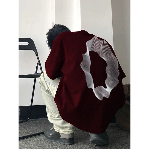 Бордовая дизайнерская футболка, европейский стиль, стиль «Хай стрит», в американском стиле, короткий рукав, тренд сезона