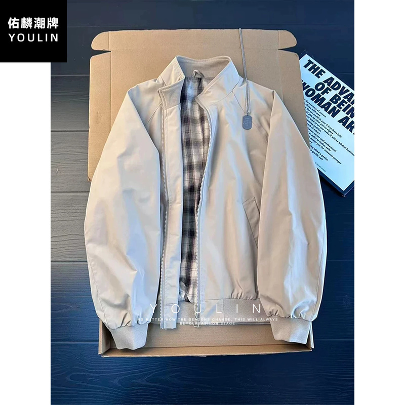 Khaki Harrington Short Jacket for Men, Autumn Plaid Lining, Stand Collar, American-Style Cleanfit Baseball Jacket Khaki Harrington Short Jacket for Men, Autumn Plaid Lining, Stand Collar, American-Style Cleanfit Baseball Jacket