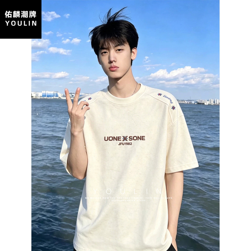 Cleanfit Ethnic Style Embroidered Short-Sleeve Men's Summer T-Shirt with Letter Design, Round Neck, American Style, Cool and Stylish Half-Sleeve