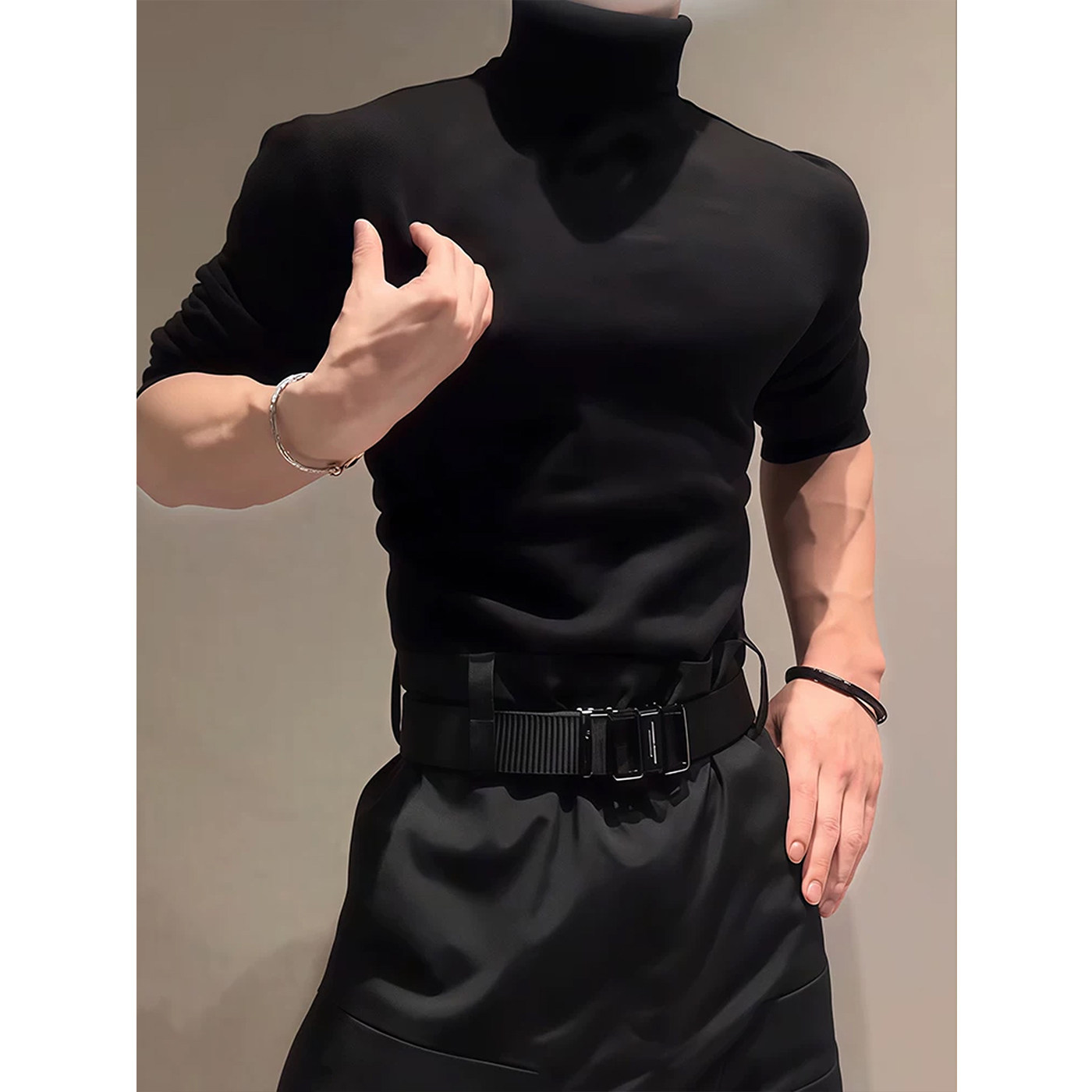 メンズ ブラック スリムフィット タートルネック セーター。冬用厚手プレミアムニットウェア。すっきりとしたフィット感で、体型を美しく見せ、インナーベースレイヤーとして最適です。