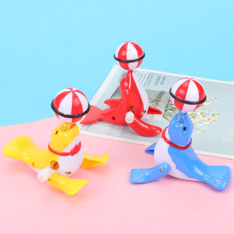 发条海狮顶球：360度旋转行走，你的童年回忆回来了！✨