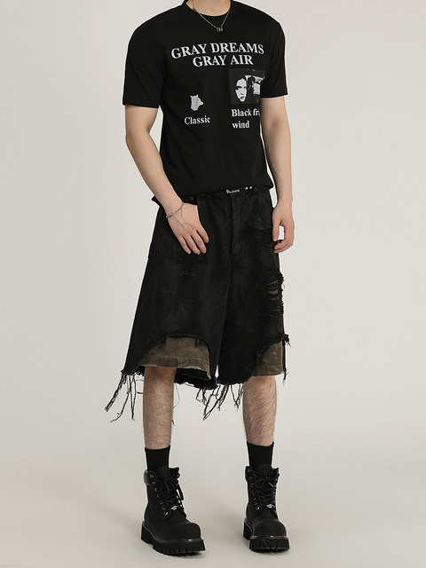 A Carton American Retro Loose Ripped Camouflage Denim Shorts for Men and Women, Loose Wide-Leg High Street Casual Pants, Trendy