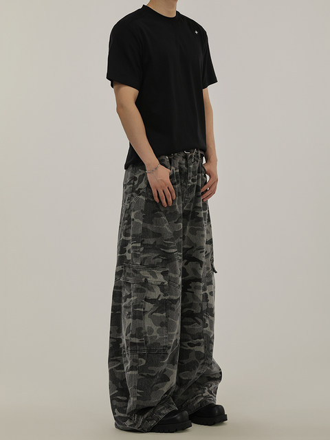 A Carton American Retro Multi-Pocket Camouflage Scimitar Pants for Men and Women, Loose Wide-Leg Workwear Pants with a Sense of Design, Trendy