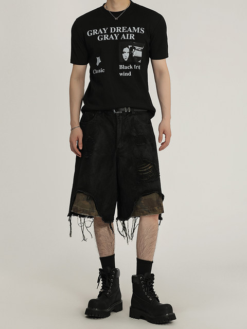 A Carton American Retro Loose Ripped Camouflage Denim Shorts for Men and Women, Loose Wide-Leg High Street Casual Pants, Trendy