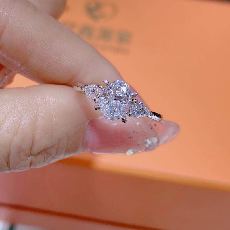 Laboratory cultivation of diamonds, artificial synthesis of diamond rings, 18k white gold oval 1 carat three stone diamond ring proposal