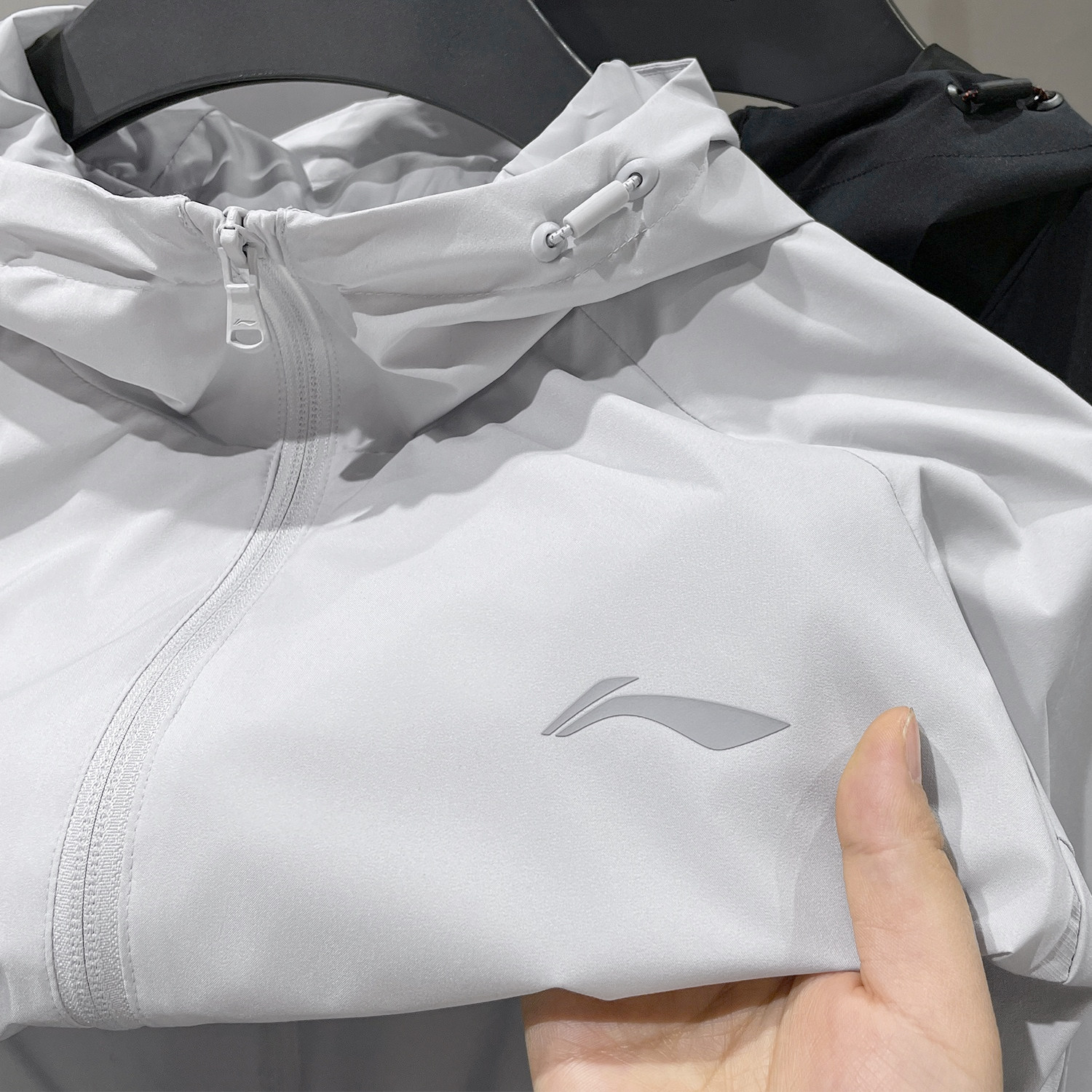 Li-Ning Sports Windbreaker Jacket for Men 2025 Spring New Water-Repellent Loose Jacket Sportswear Afdv081