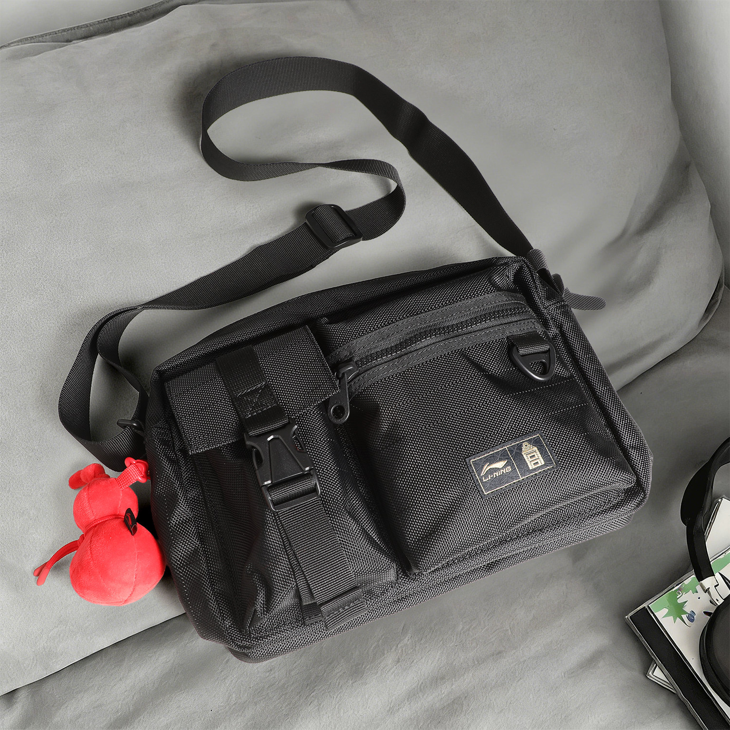 Li Ning Shoulder Bag Men's and Women's 2026 Spring New Forbidden City Culture Versatile Trendy Fashion Sports Crossbody Backpack