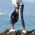 Phiên bản Hàn Quốc của quần jean nam co giãn mùa hè quần nam chân mỏng quần nam lỗ chân trẻ sinh viên quần quần - Quần jean quan jean nam Quần jean