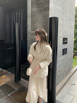 DAJO’S is the first down jacket in winter with the splicing of organza