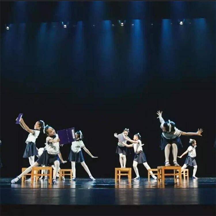 Cuốn sách thiếu nhi phong cách Xiaohe âm thanh Lang Lang costumes trang phục khiêu vũ đạo đức Học sinh Cộng hòa Trung Quốc mặc trang phục đọc sách của giới trẻ Thứ tư trang phục biểu diễn zumba