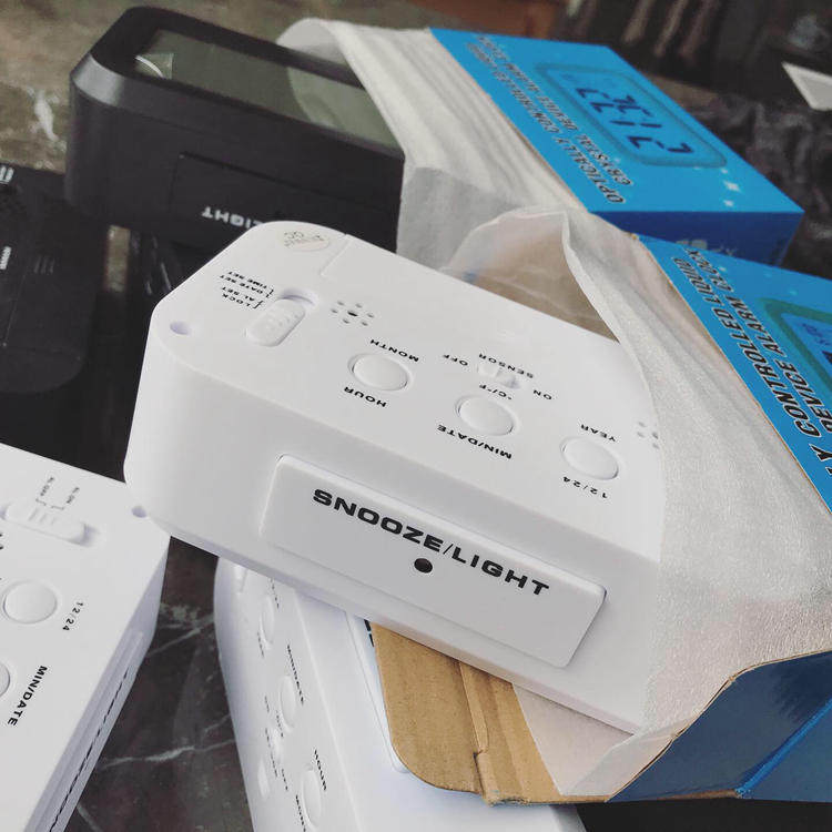 Приходите и возьми! зазор Его! внутренний один Пересечение многофункциональное питание детский стол будильник термометр супер ПересечениеA443 