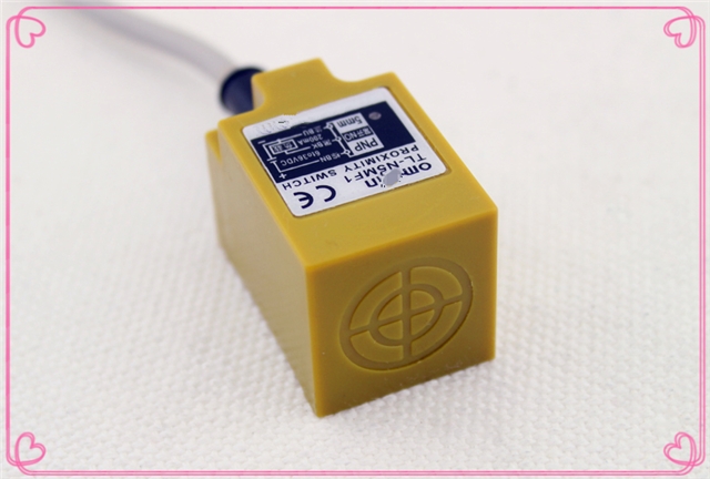 Golden crystal close to the switch sensor LMF8-2020A AC 2 lines often open