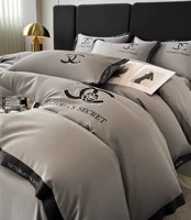 Темно -серой