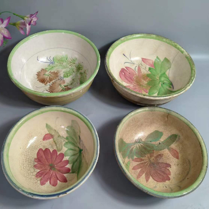 Folklore nostalgic collection of old objects old-fashioned hand-painted porcelain basins and basins farmhouse homestay retro decoration ornaments