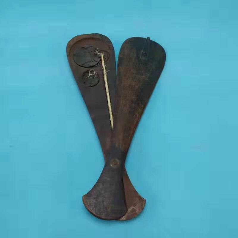 The old called the old man called the ivory scale rod copper plate folk custom old object red culture nostalgic collection retro decoration