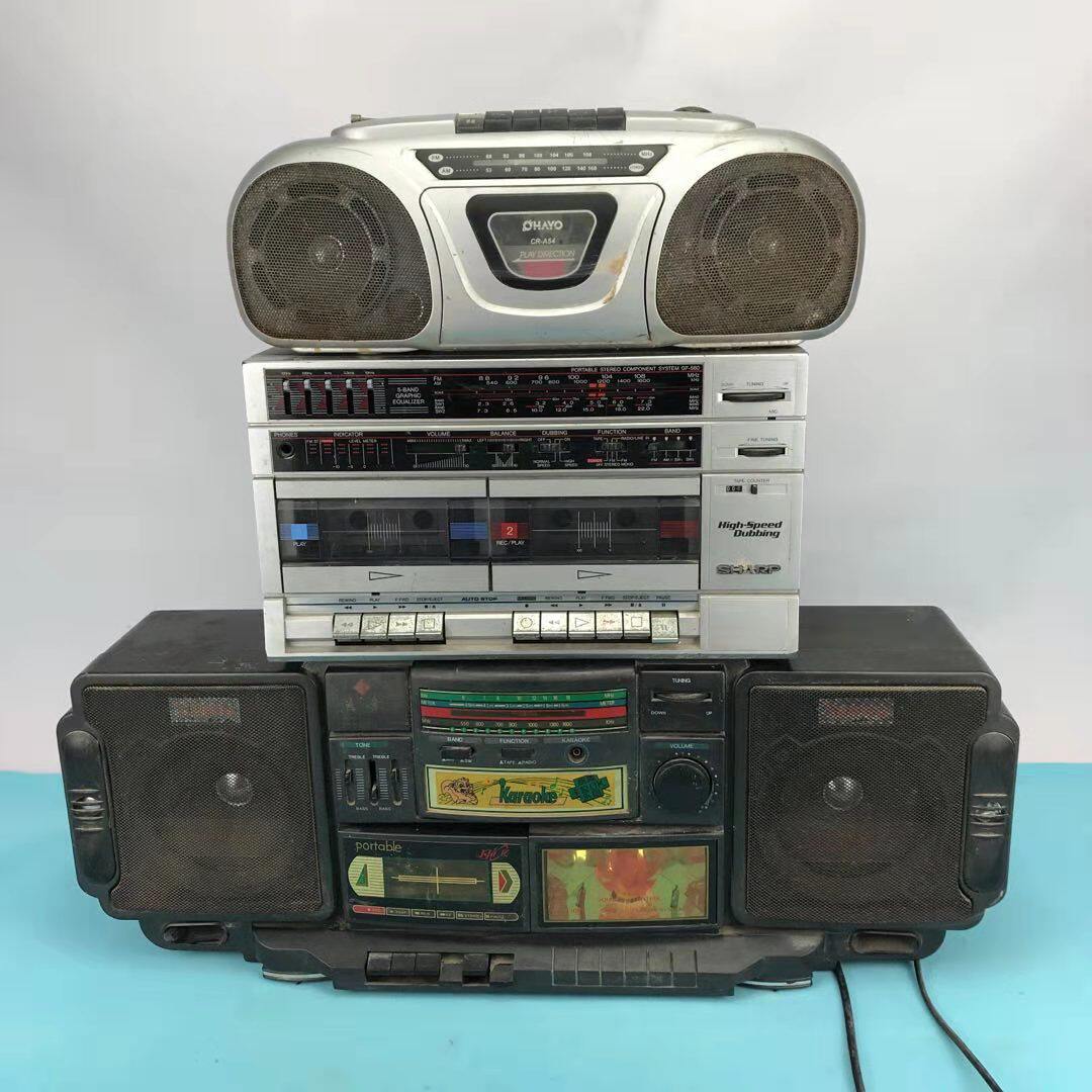 Nostalgia Old Objects Collection Secondhand Old Radio Recorder Props Furnishing Red Culture Antique Vintage Decorations
