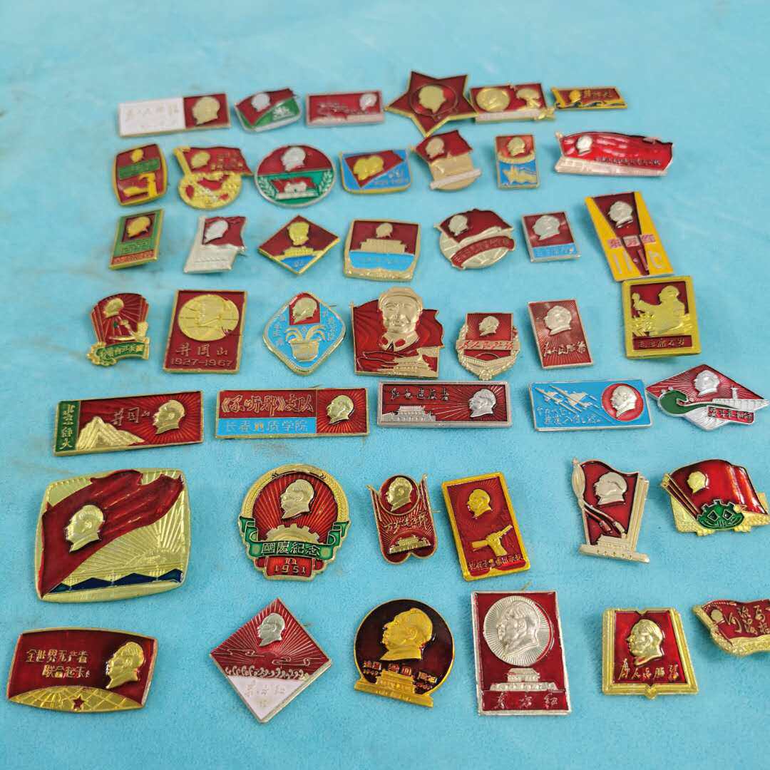 Chairman Mao of the Cultural Revolution Period of the Old Things Mao Chapter Memorial Chapter Badge Badge Red Nostalgia Collection of Red Nostalgia