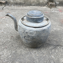 Old-fashioned tin pot aluminum kettle old objects pig iron boiling water bubble teapot can be used as restaurant ornaments nostalgic collection display