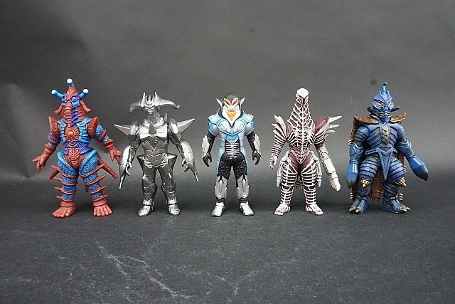Japanese Version 17cm Dark Five Kings Armor Belial Zidun Larva Baiter Alien Imported from Japan Without Packaging