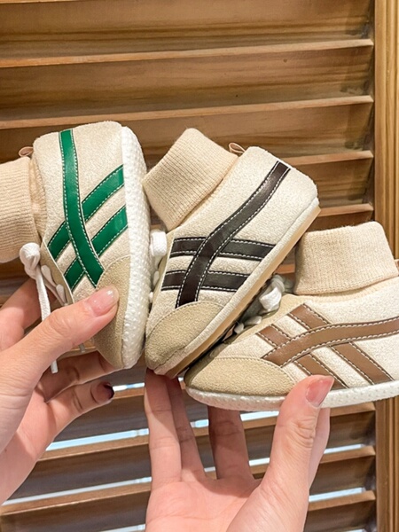 Baby Shoes and Socks One Spring, Autumn and Winter 0-1 Year Old Baby Shoes Men and Women Baby Soft-Soled Shoes 6-12 Months No Drop 9 — 2