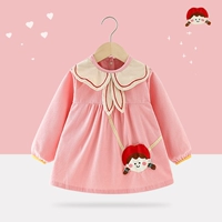 Маленькая девочка розовая