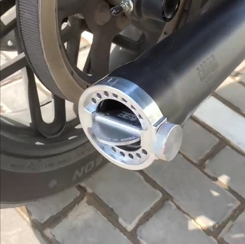 Spot 883 X48 1200 soft-tailed Cobra Reinhardt exhaust with tail-end muffler sound-changing regulator