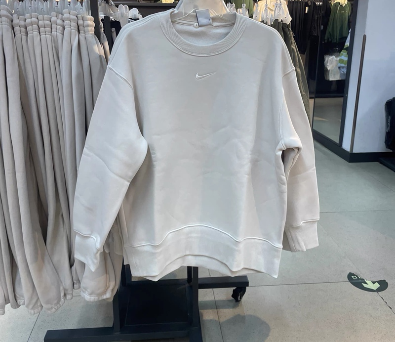Nike Embroidered Small Logo Sweatshirt for Women Autumn and Winter Fleece-Lined Round Neck Loose Sports Casual Pullover Fz4271