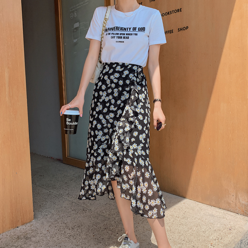 Small daisy half body dress Women Summer 2021 new Chaugeben Wind irregular crushed flower A word High waist fish tail Umbrella skirt