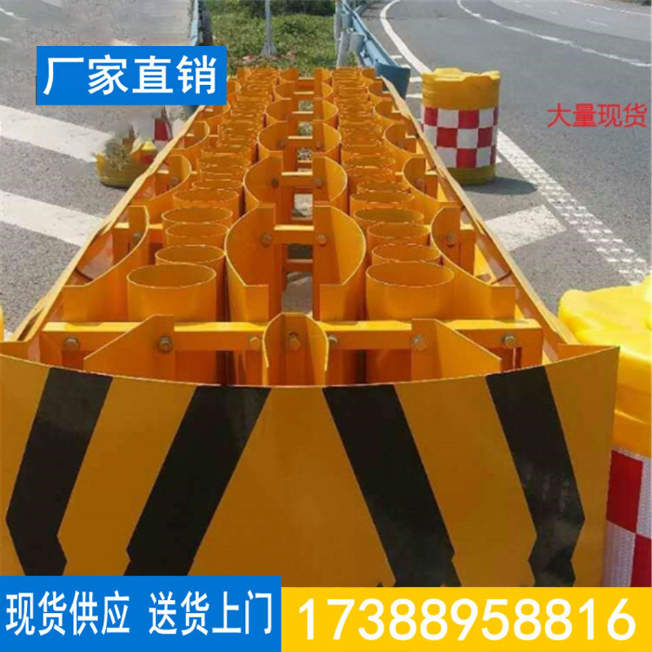 Hunan Changsha expressway can point to anti-crash cushion anti-crash facility buffer pre-stressed safety anti-collision guardrail