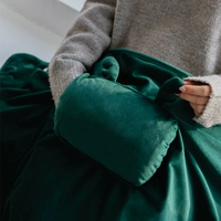 [Носимый зеленый живой зеленый кузов.