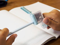 JAPAN SYSTEM DELTA C A R L AWARD-WINNING PLASTIC TRANSPARENT PARQUET MINI SHAKE TURNING CHILDREN PENCIL CURL PEN KNIFE