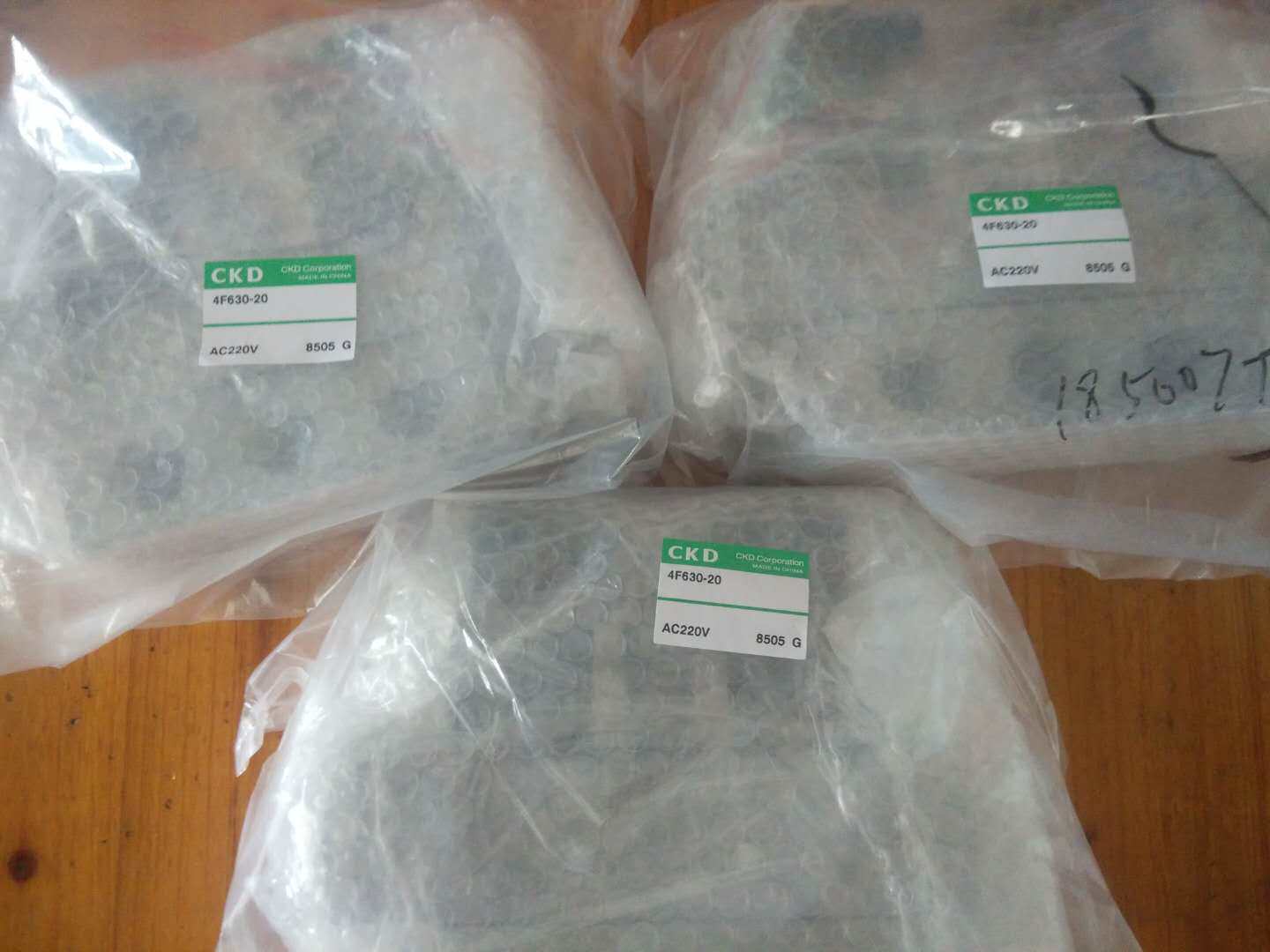 CKD solenoid valve 4F310-10-AC110V new original