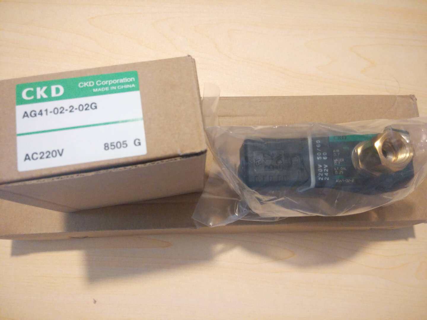 CKD pressure reducing valve R3000-8-W-T8 brand new original