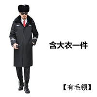 Черное пальто не имеет аксессуаров без аксессуаров